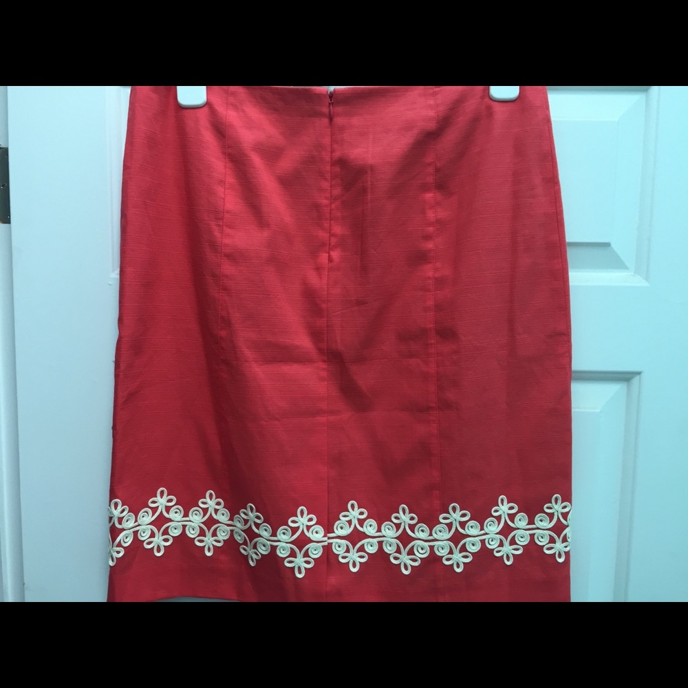 Boden Red Skirt with Cream Embroidery - Picture 4 of 4